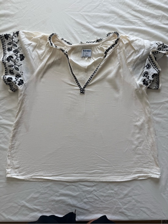 Old Navy Tops - Old Navy Women’s XS White Short Sleeve Tunic with Black Embroidered Sleeves